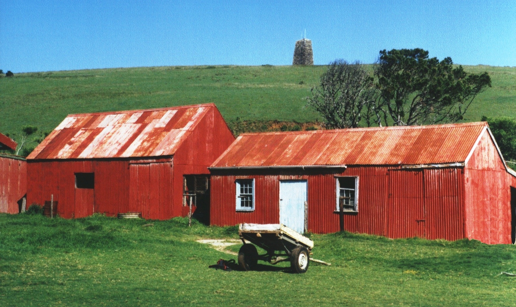 Glendower Farm Buildings and Beacon via Bev Young.jpg The Heritage Portal